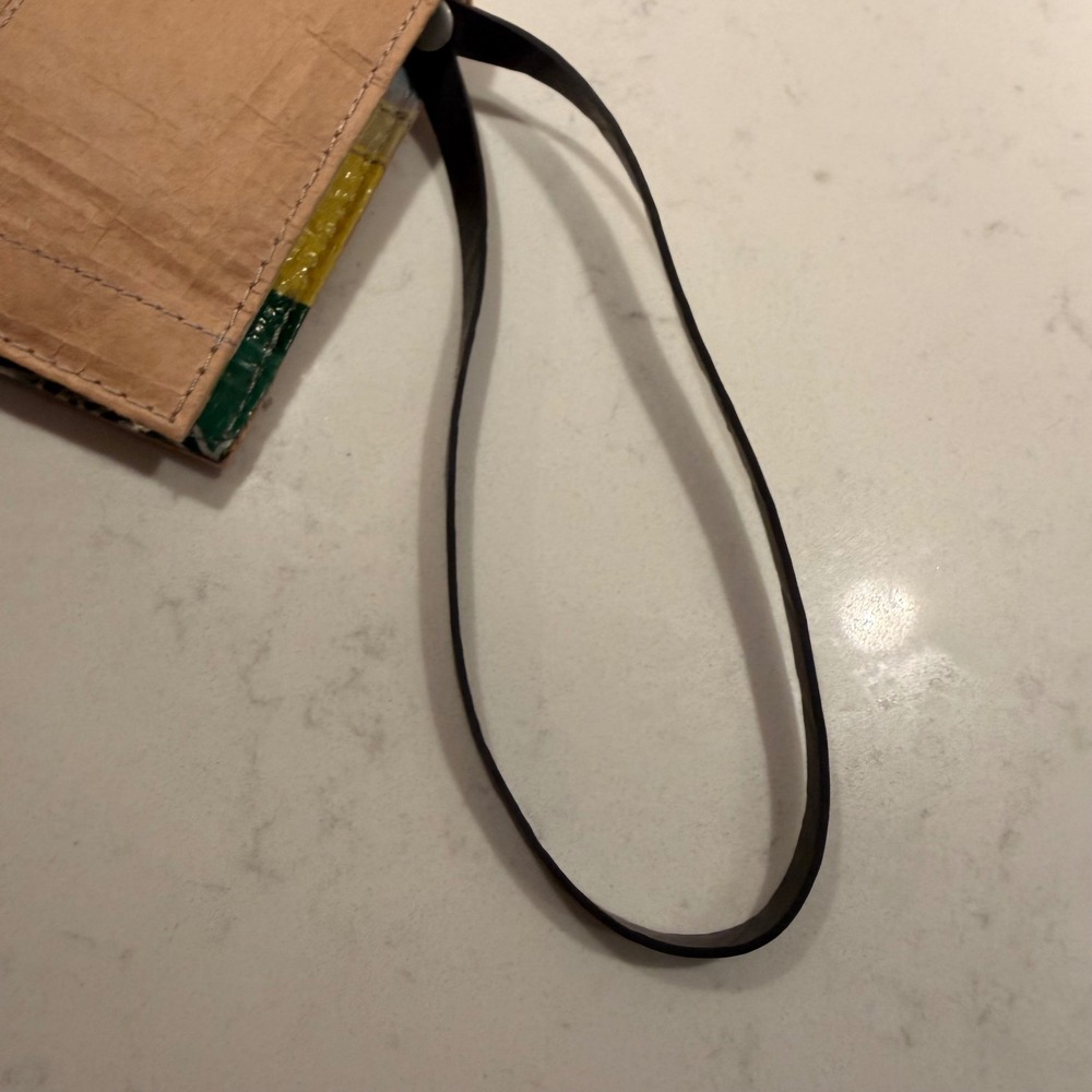 Keen Repurposed Wristlet Wallet Strap Snap Close Pockets Sustainable Recycled - Picture 4 of 11